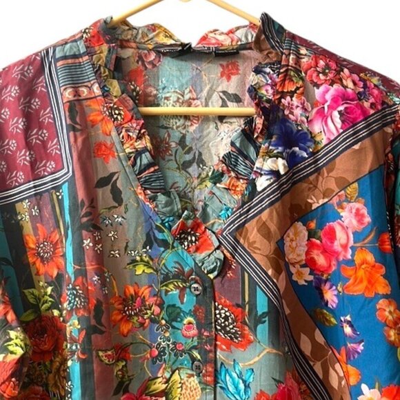 Tolani Multi-Color Floral Long Sleeve Button Down Blouse NWOT Size Medium - Picture 5 of 12